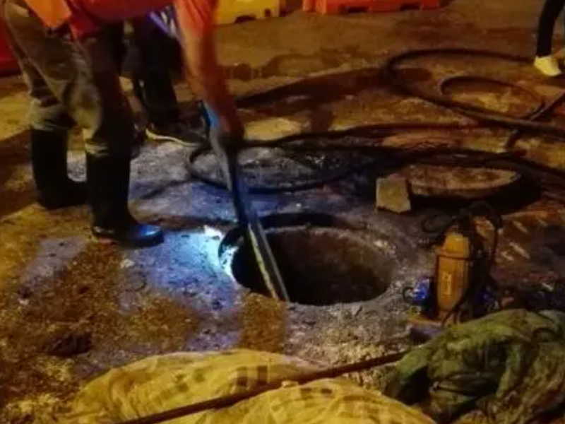 市北区马桶堵了怎么办，投下水道，维修下水道漏水