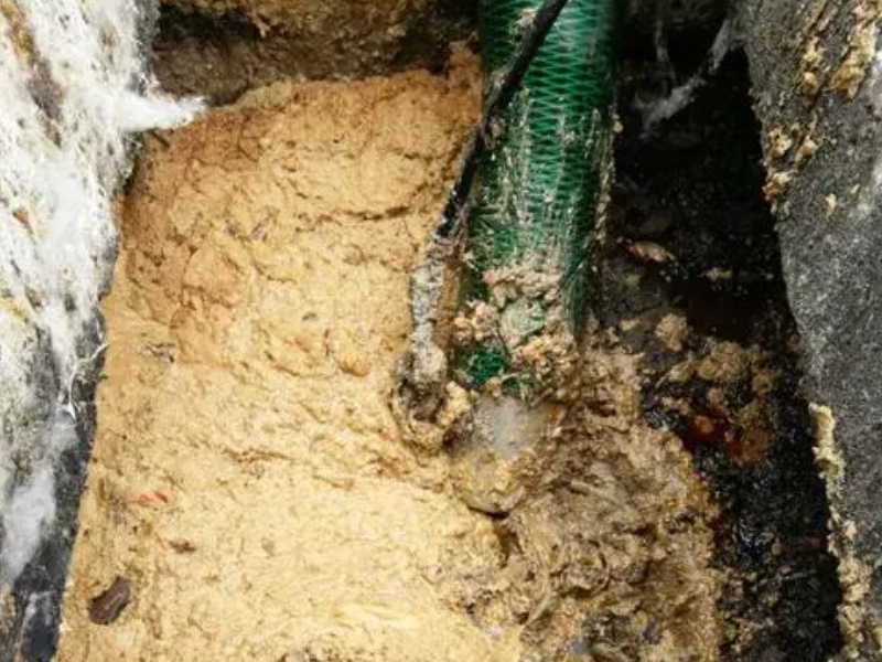青岛市北区机器投下水通马桶，清理隔油池抽污水